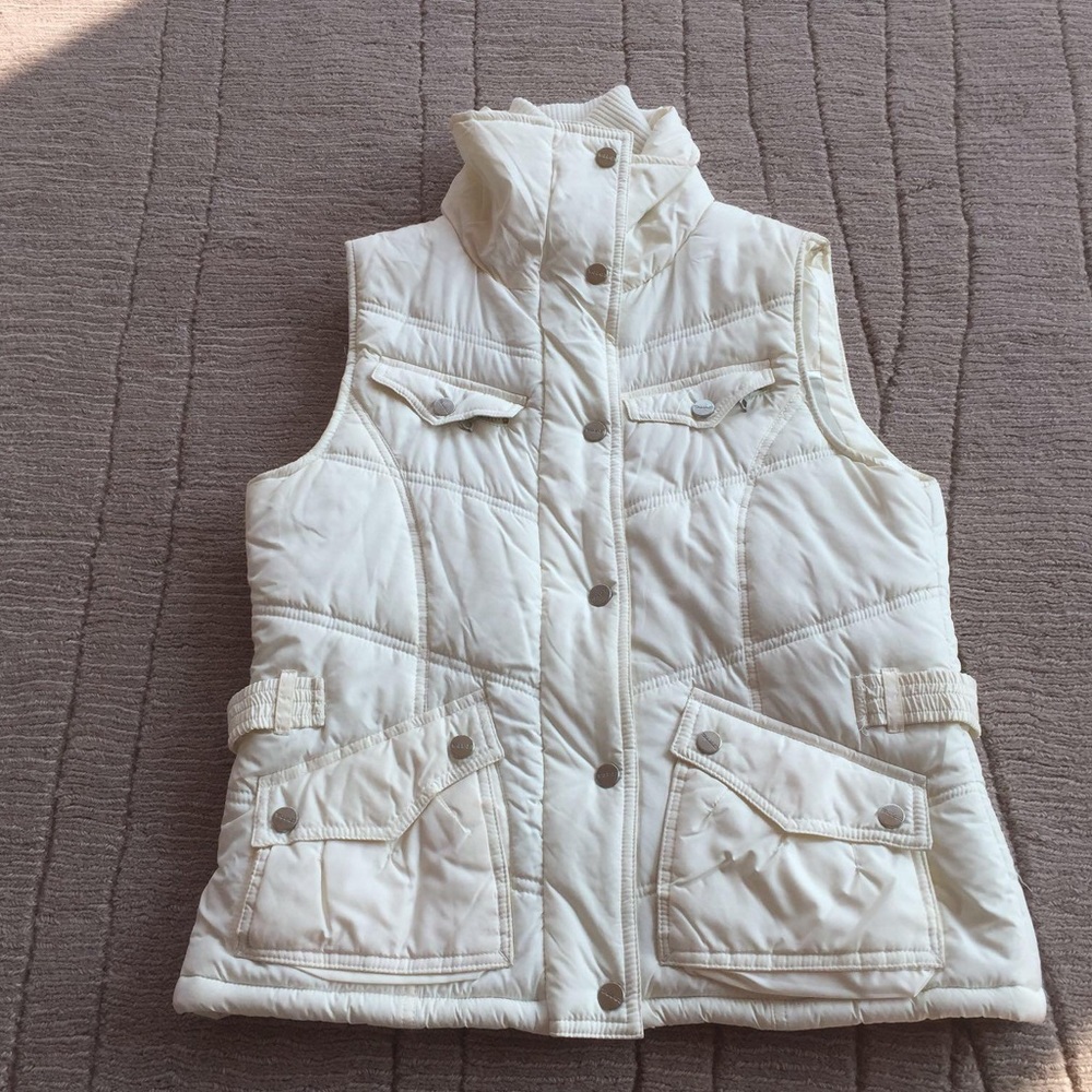 Tahari White Puffers  Size:S.